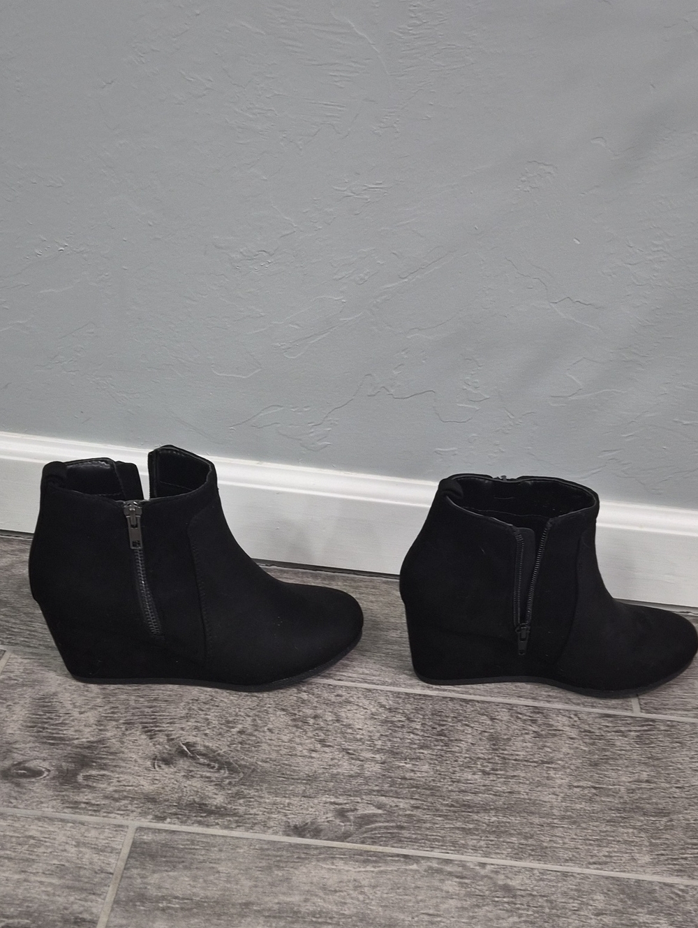 Dreamers Black Wedge Ankle Boots with Side Zip
